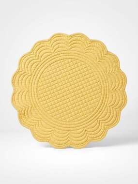 Set of 4 Butter Yellow Scalloped Quilted Placemats/Set of 2 Matching (Slight Var